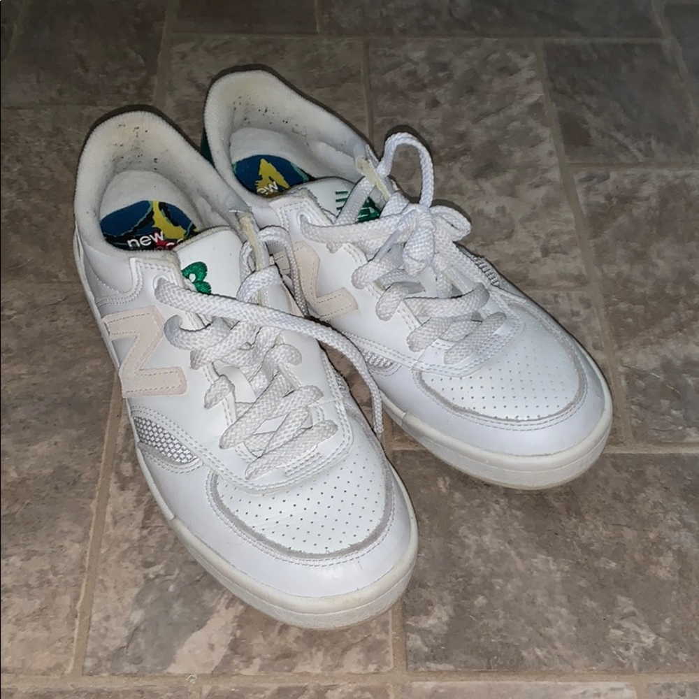 Woman’s size 6 1/2 new balance tennis shoes